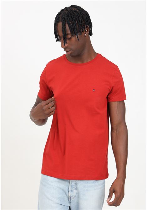 T-shirt a manica corta rossa da uomo con ricamo bandierina TOMMY HILFIGER | MW0MW10800XNNXNN